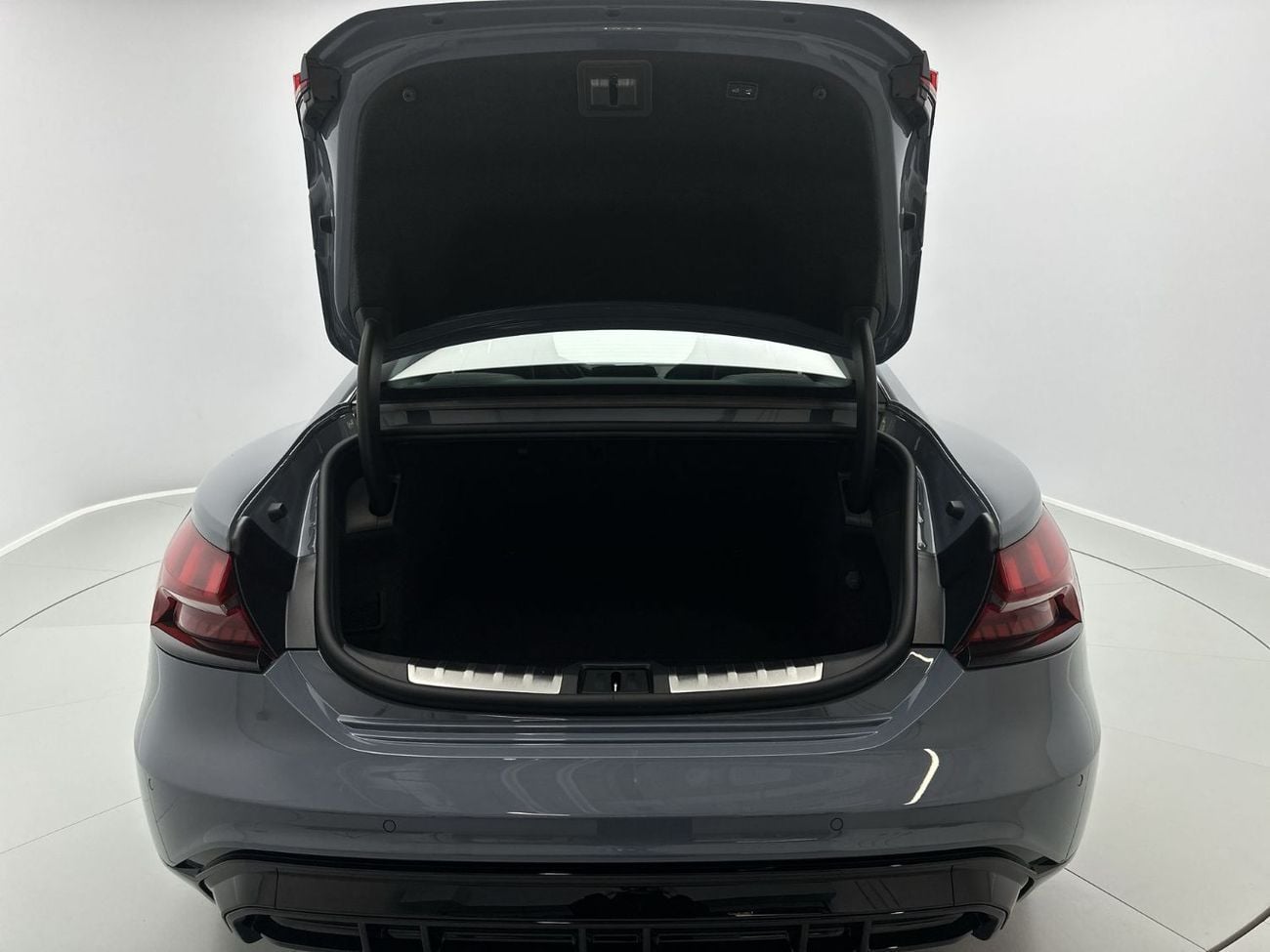 أودي إي ترون جي تي quattro 530hp Exclusive Edition (Ref# 07199)