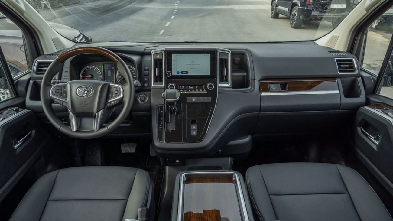تويوتا جرافينا Toyota Granvia Premium 3.5L 2026