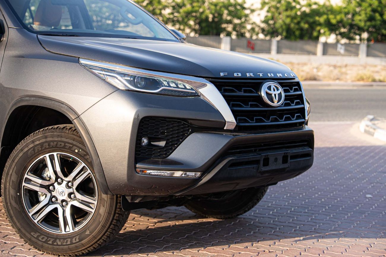 تويوتا فورتونر 2024 Toyota Fortuner HI 2.7 - Grey Mettalic Inside Quartz | Export Only