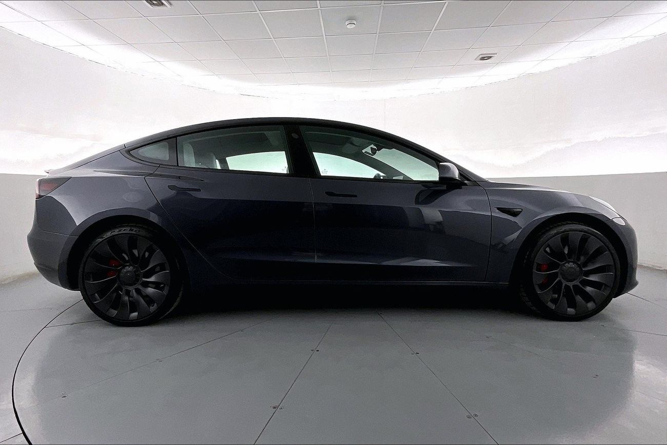 تسلا موديل 3 Performance (Dual Motor) | عرض العيد الحصري | خالية من أضرار الفيضانات