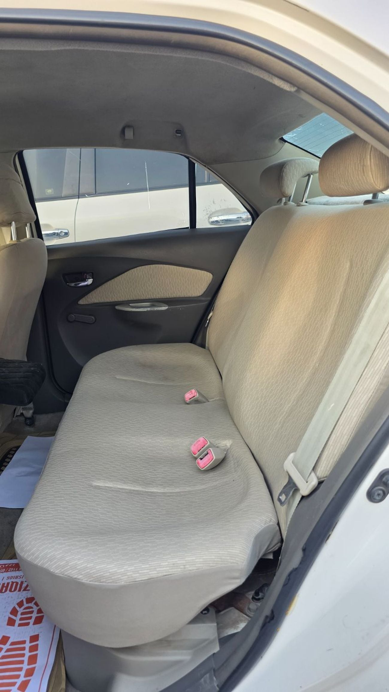Toyota Yaris BASE