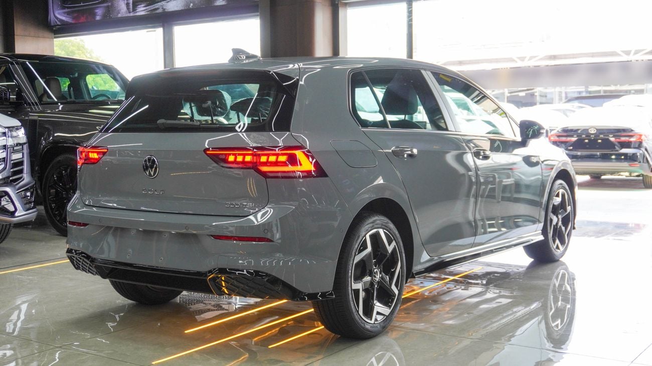 فولكس واجن جولف R 300 TSI