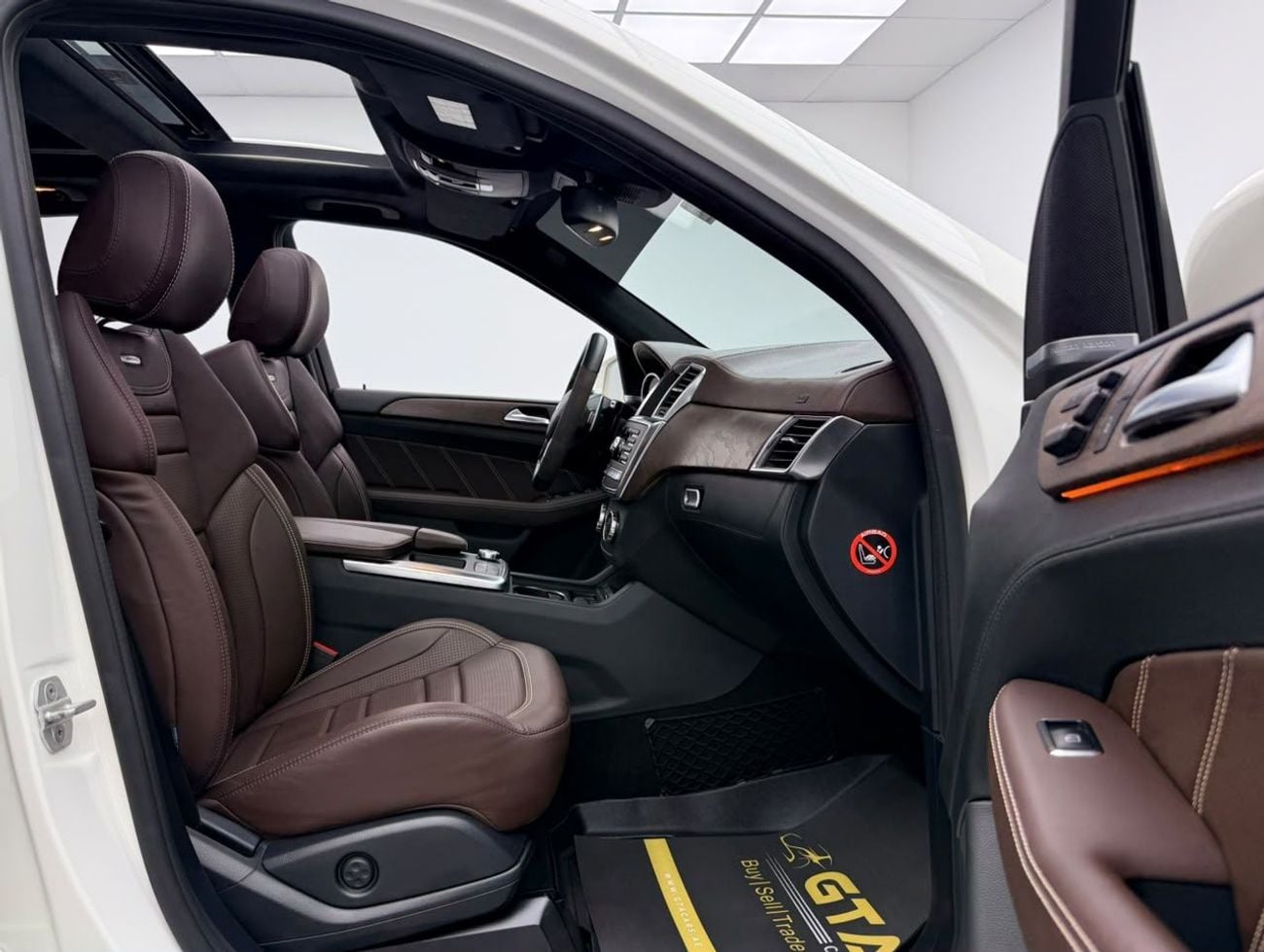 مرسيدس بنز ML 63 AMG STANDARD مرسيدس بنز ML 63 AMG موديل 2014، سجل صيانة كامل، كاملة المواصفات، بحالة ممتازة، خليجية