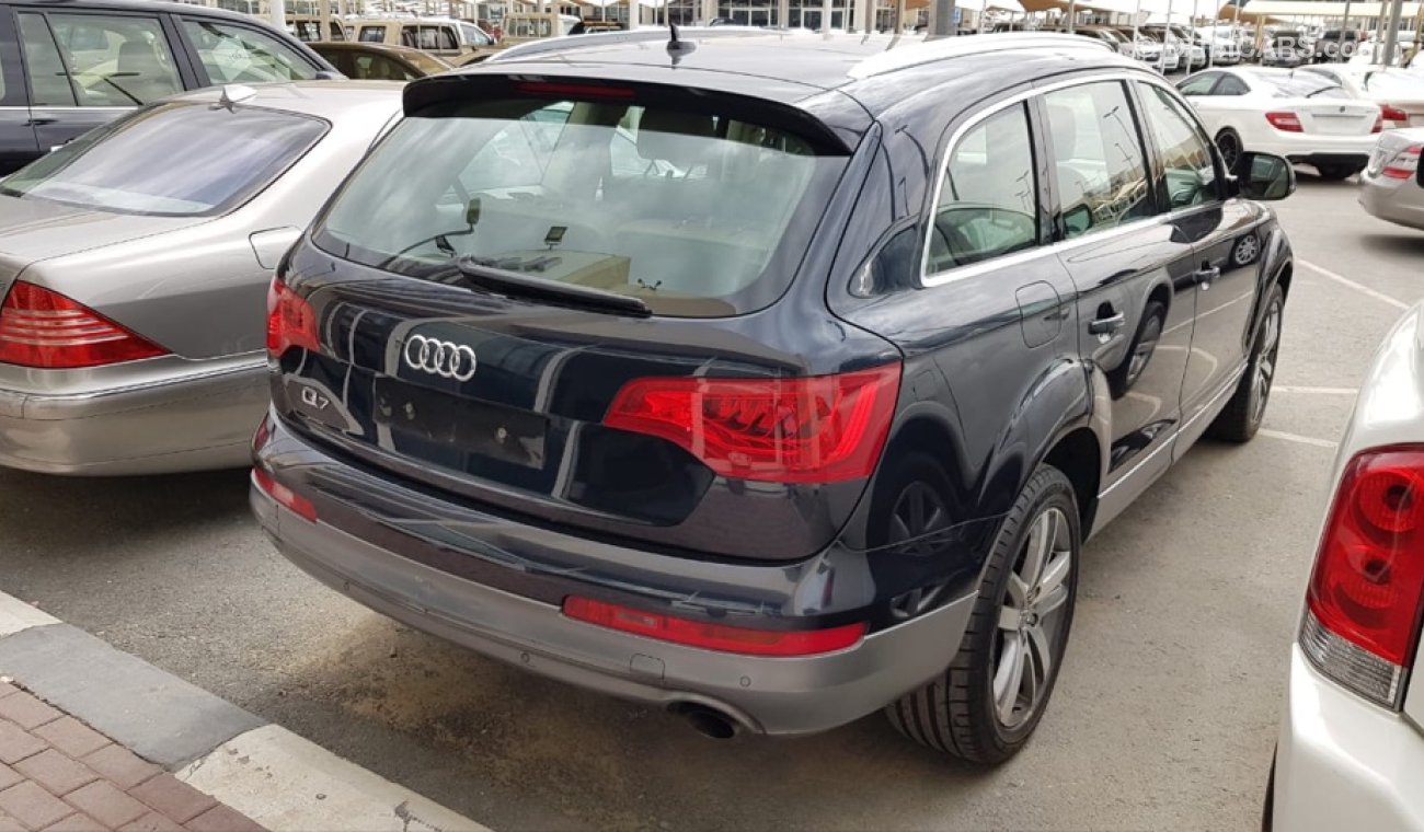 Audi Q7 Model 2012 car prefect condition full service full option low mileage one owner no need any