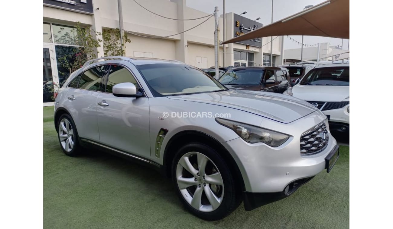 إنفينيتي FX50 موديل 2009 خليجى صبغ وكالة رقم واحد فتحة جلد مثبت حساسات رنجات مثبت كاميرا لاتحتاج الى أى مصاريف