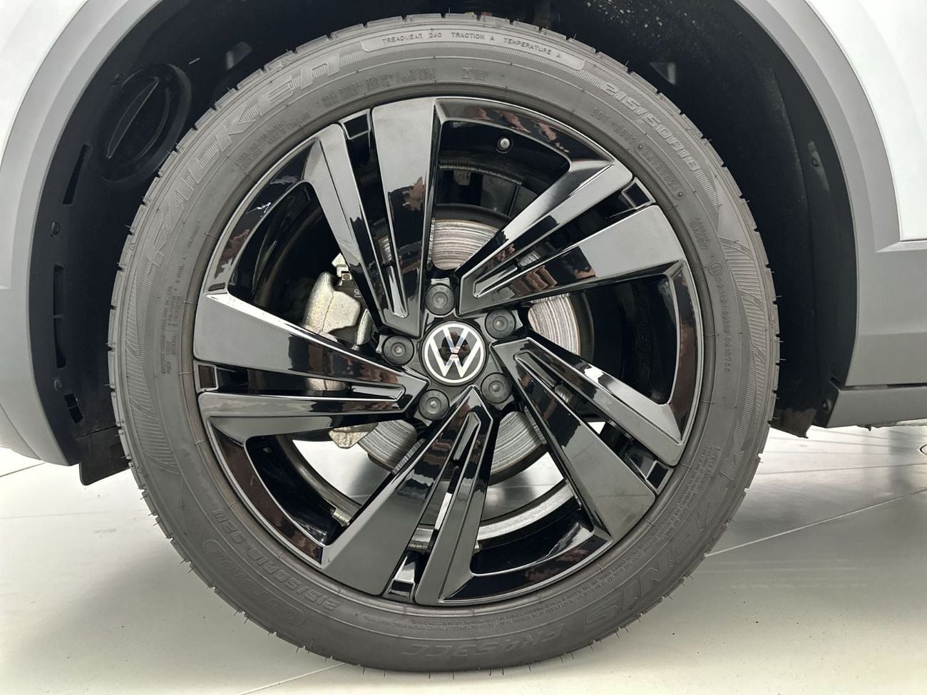 Volkswagen T ROC Style 1.4L without Sun Roof with Black Style 1.4L (Ref#42331) / 17,100 AED SAVINGS from New Car