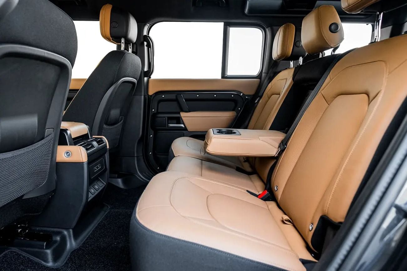 Land Rover Defender DEFENDER V8 X 110 P425 | SPECIAL ORDER | CARPATHIAN GREY COLOR | MERIDIAN SURROUND SOUND SYSTEM
