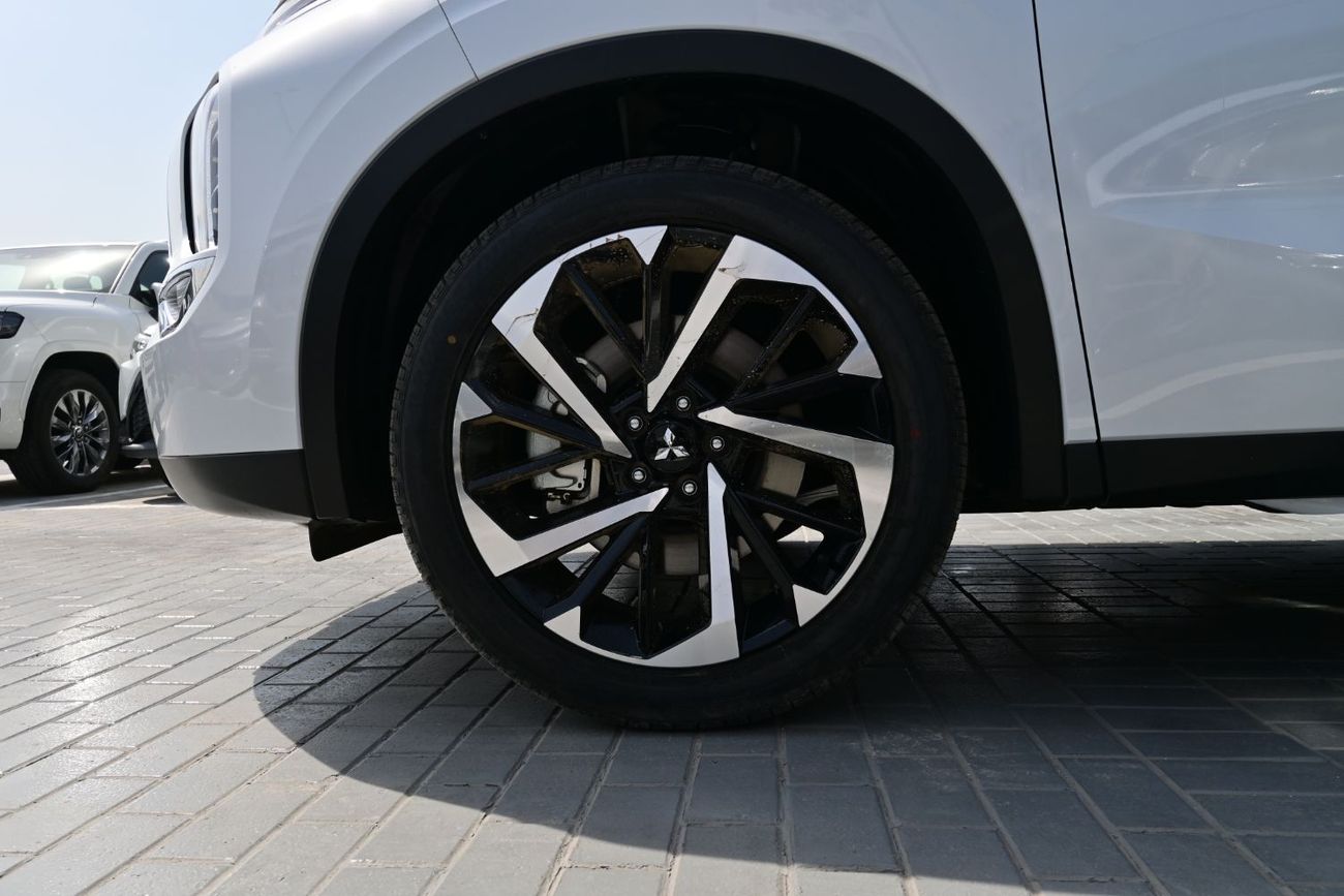 Mitsubishi Outlander Mitsubishi Outlander Hi-Line Plus 2.5L Petrol 4WD, Model 2025, Color White