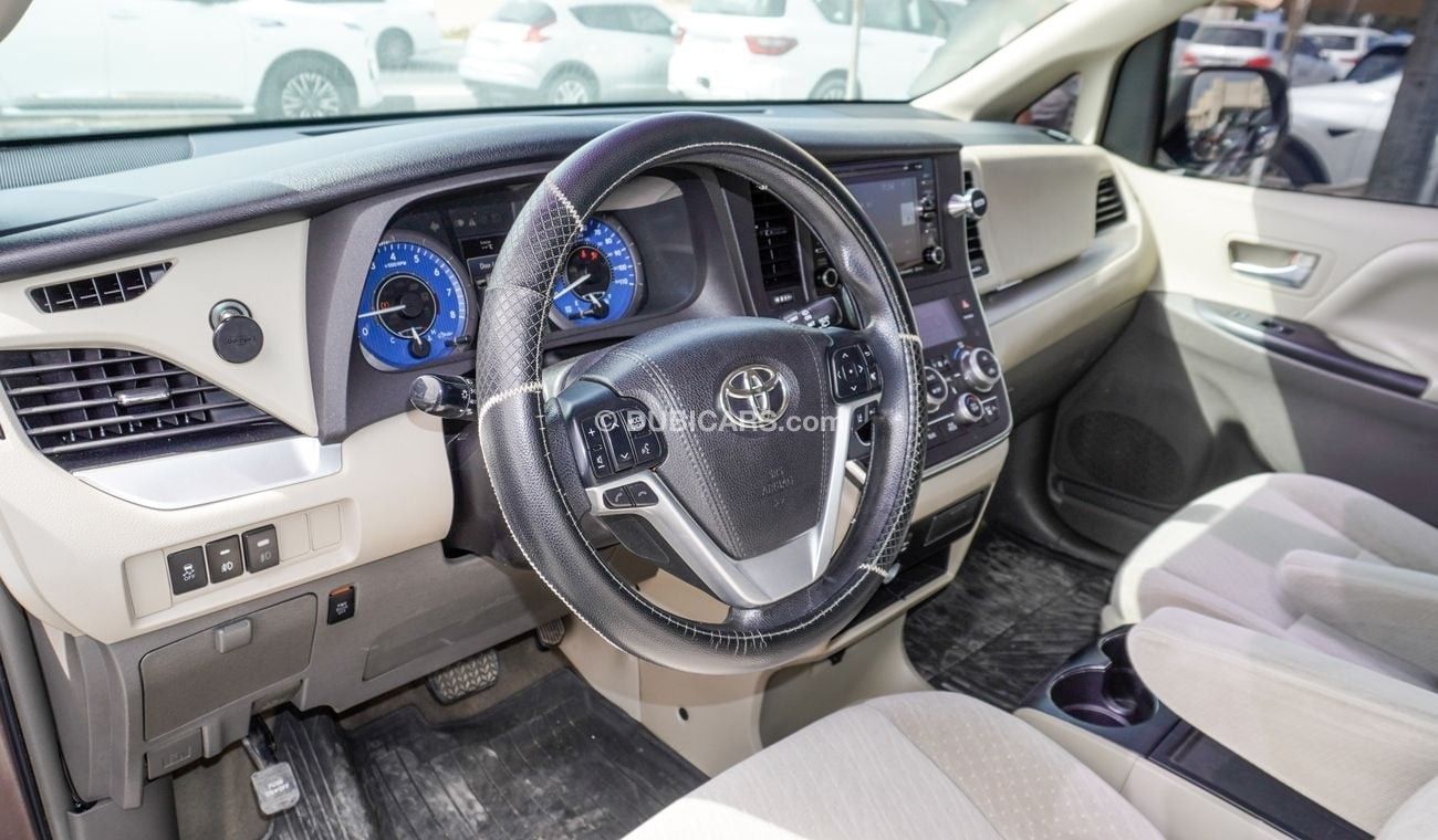 Toyota Sienna LE