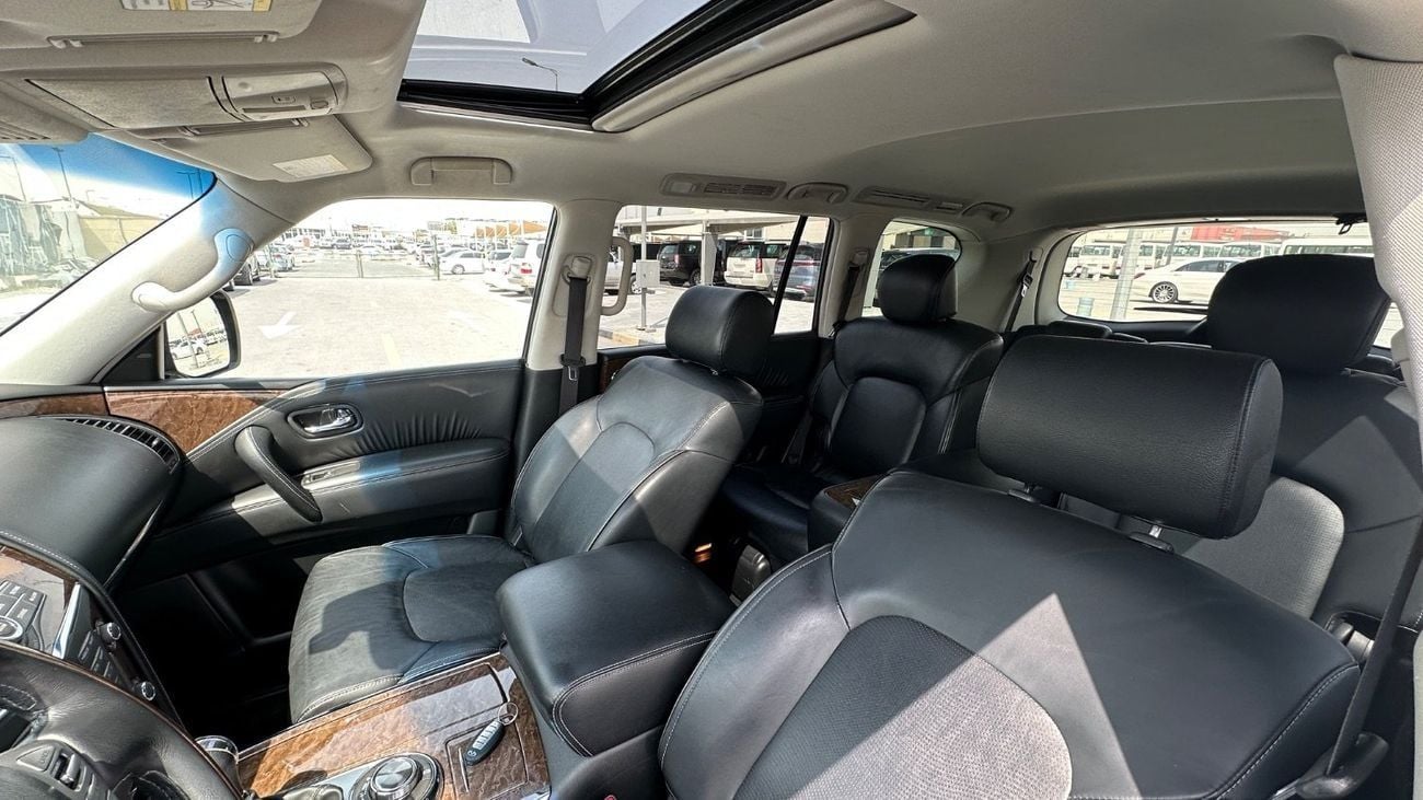Infiniti QX80 LUXURY Standard 5.6L Full option original paint without accident