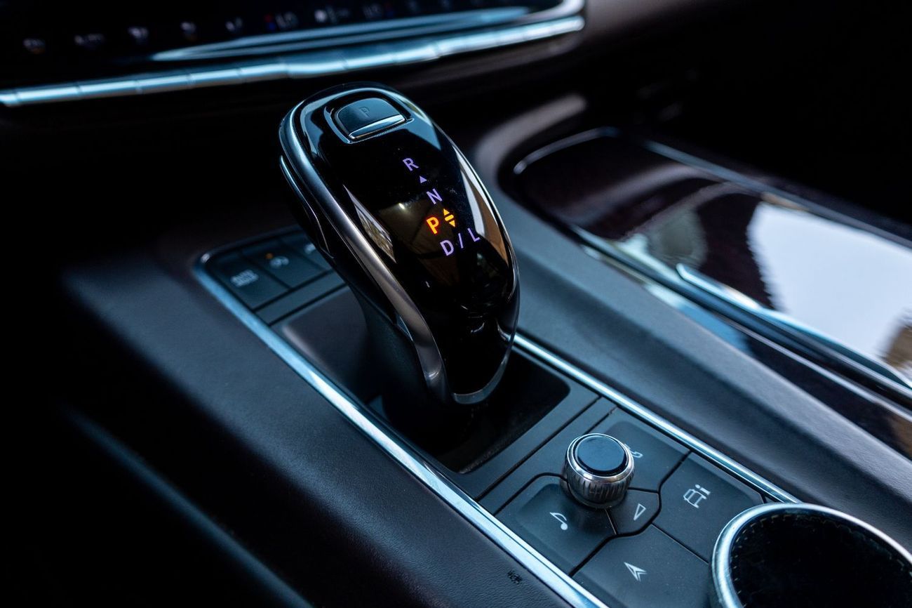 Cadillac Escalade Sport Platinum 6.2L 4WD