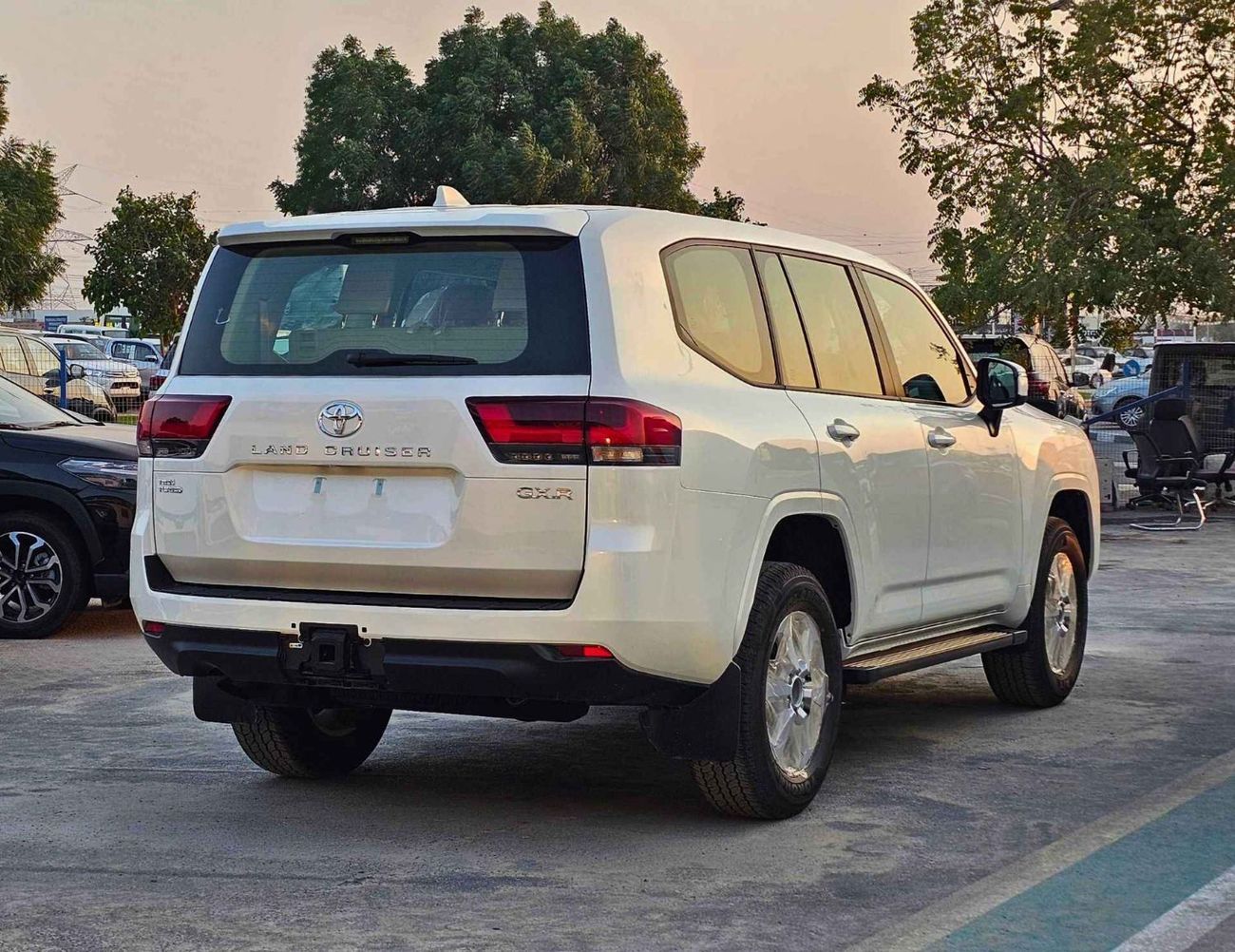 تويوتا لاند كروزر GXR TWIN TURBO / 3.5L V6 PETROL / DRIVER PWR SEAT, COOL BOX / CODE # GXR-G