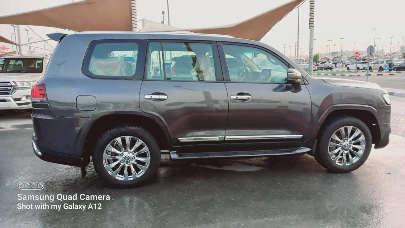 تويوتا لاند كروزر TOYOTA LAND CRUISER VXR 2009 (UPGRADE IN 2022) 8 CYLINDER ENGINE 4.7 (KM 292603) PRICE 85000 AED cle
