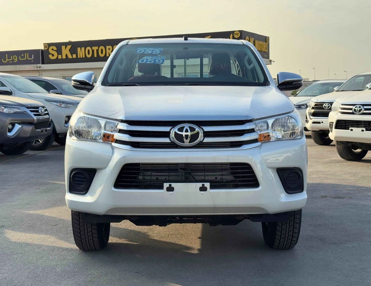 Toyota Hilux BASIC DOUBLE CABIN / 2.4L PETROL A/T / CHROME HANDLE & REAL CHROME BUMPER (CODE # HD)