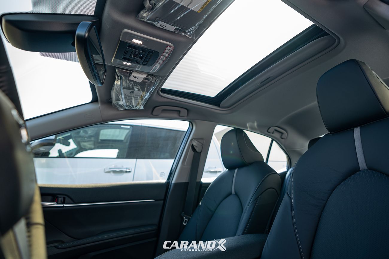 Toyota Camry SE Hybrid 2021 Black