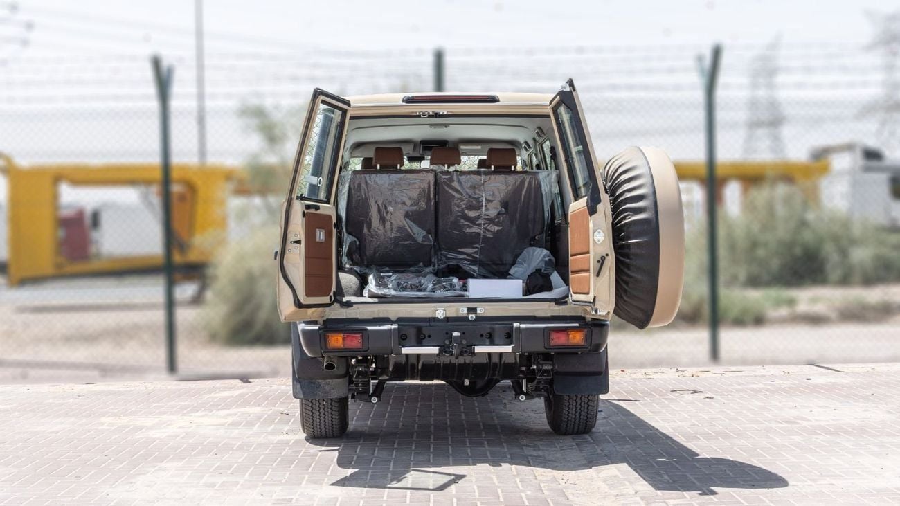 تويوتا لاند كروزر 70 2026 Toyota Land Cruiser LC76 2.8L AT Diesel Full Option (Beige)