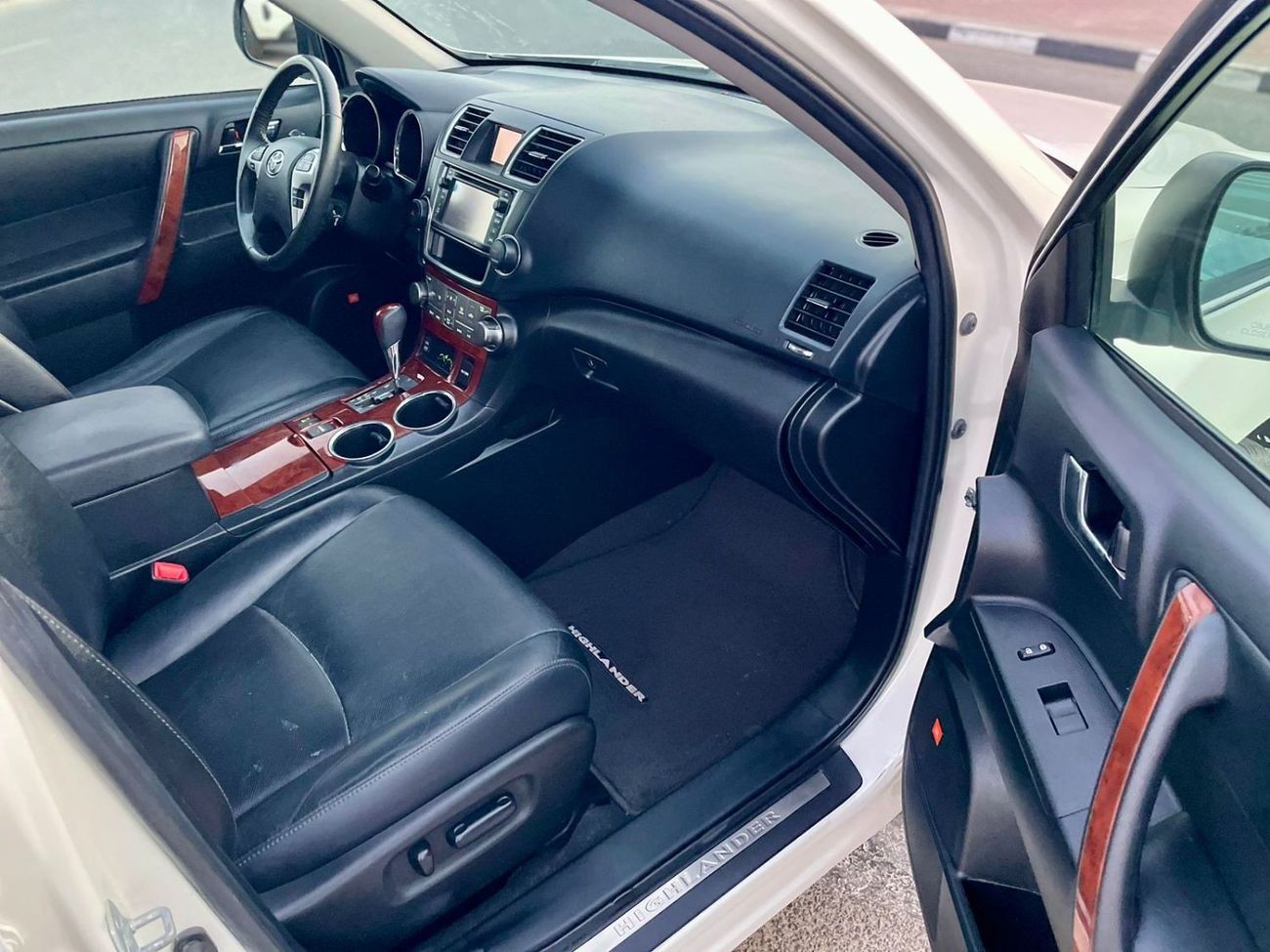 Toyota Highlander 2012 Toyota Highlander Limited Edition Full Option - Sunroof Push Start - 3.5L V6 AWD 4x4 - Full 7 S