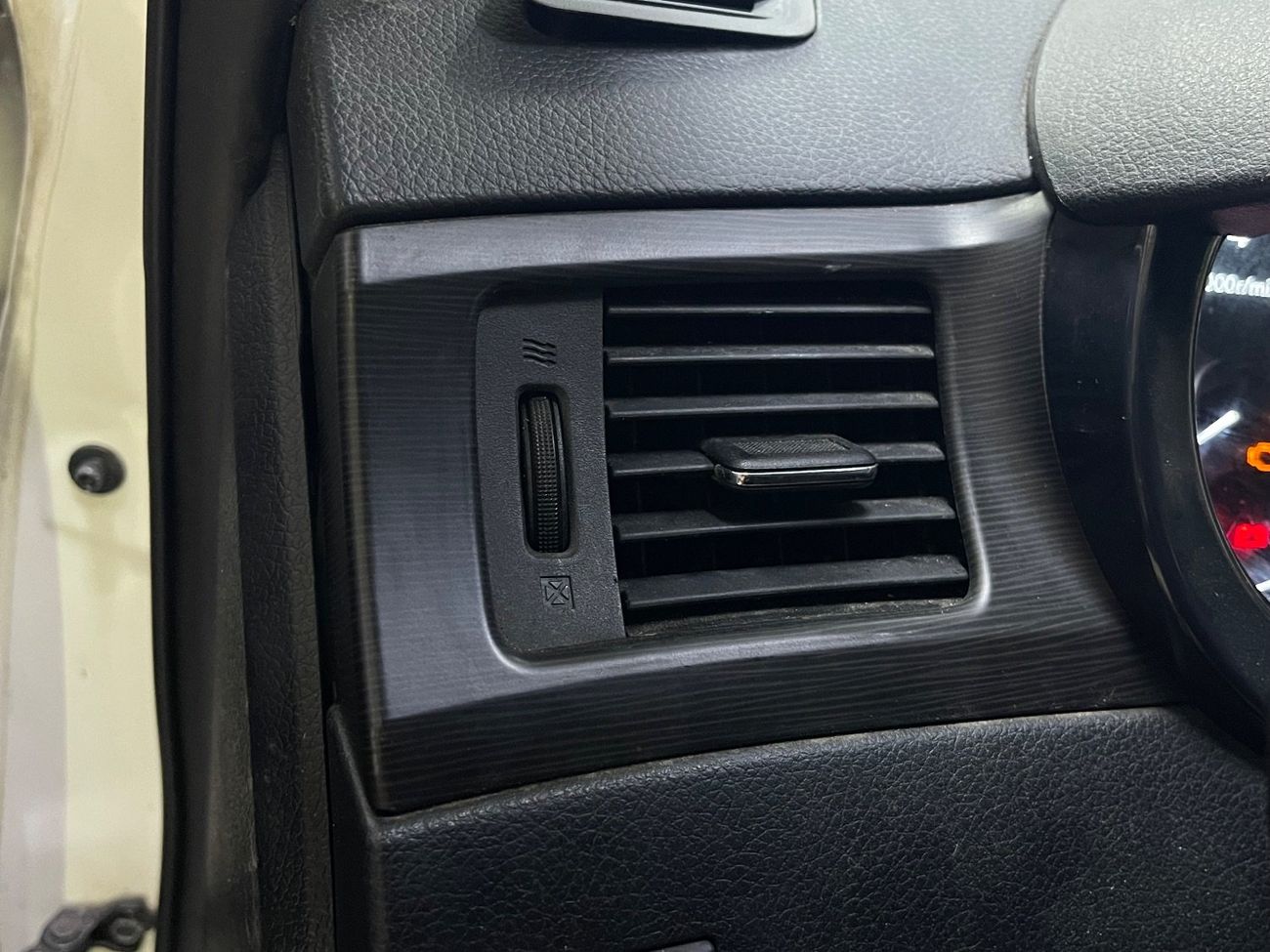 Nissan Tiida Tiida Japan hatchback