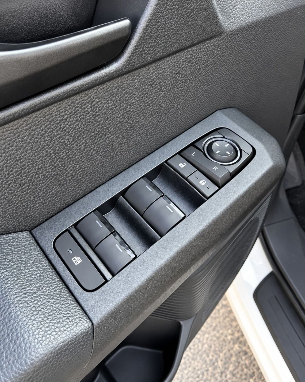 Toyota Hilux 2027 Toyota Hilux DLS | 2.8L Diesel A/T | 4x4 | GCC Spec | Export