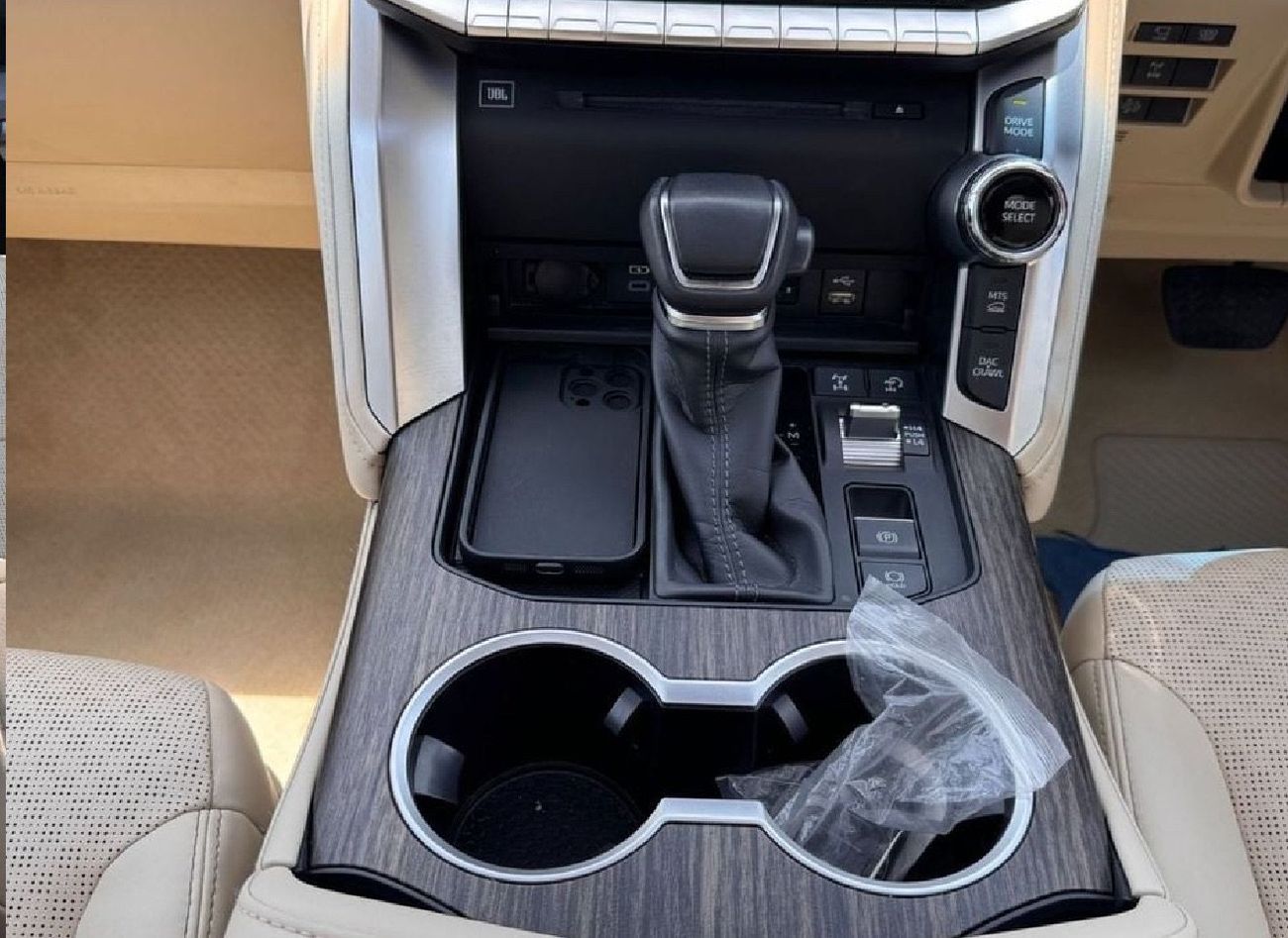 تويوتا لاند كروزر 2023 LC300 ZX Diesel Engine RHD 3.3L Twin Turbo Full Option