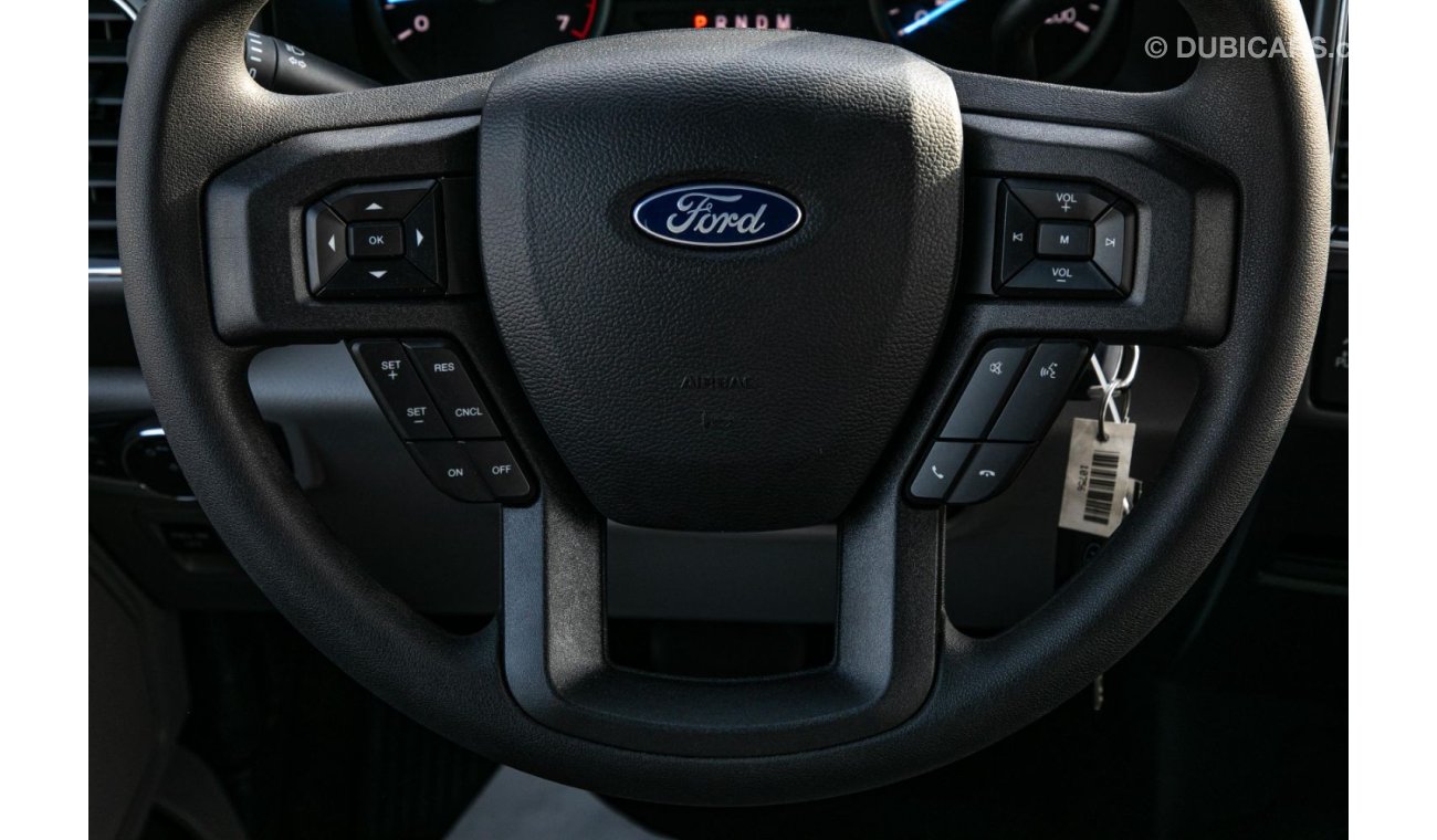 Ford F-150 5.0L Crew Cab XLT with Multimedia Player , Rear Camera and Cruise Control