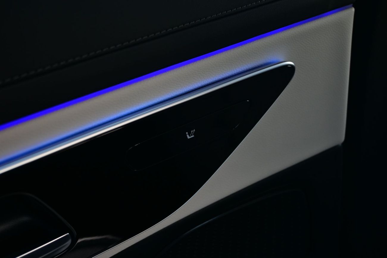 Mercedes-Benz E200 Mercedes-Benz E200 2.0L Turbo + Mild Hybrid Color Black Model 2025