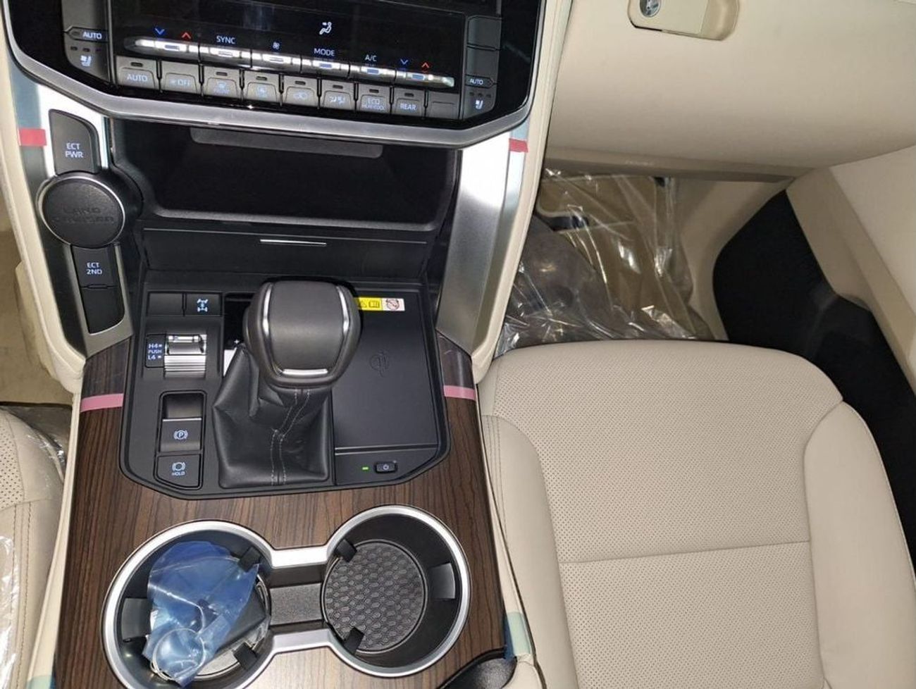 تويوتا لاند كروزر GXR AX STD V6 4.0L PETROL A/T