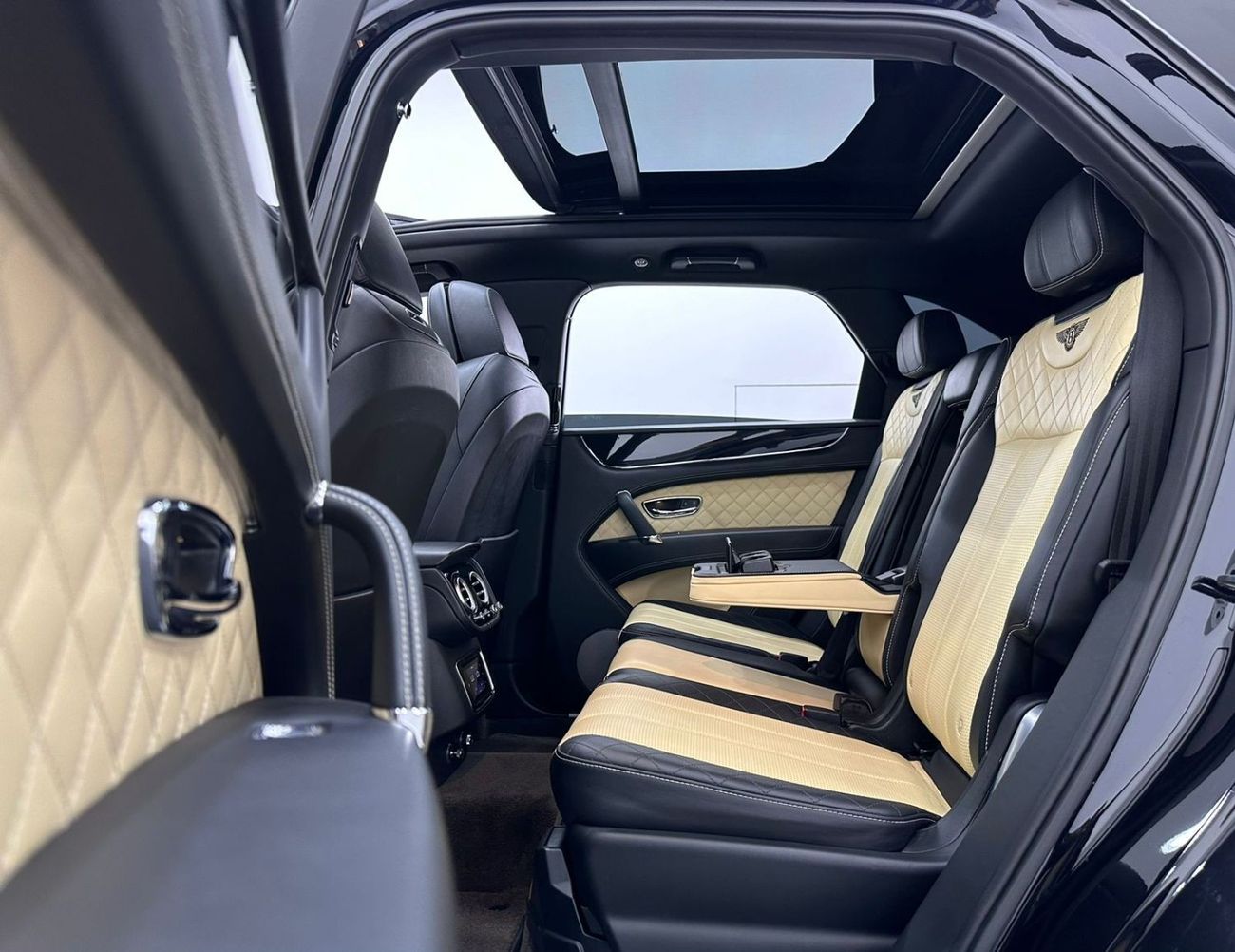 Bentley Bentayga Std 2017 Bentley Bentayga W12 7 Seater, Warranty, Service History, Full Options, Euro Specs