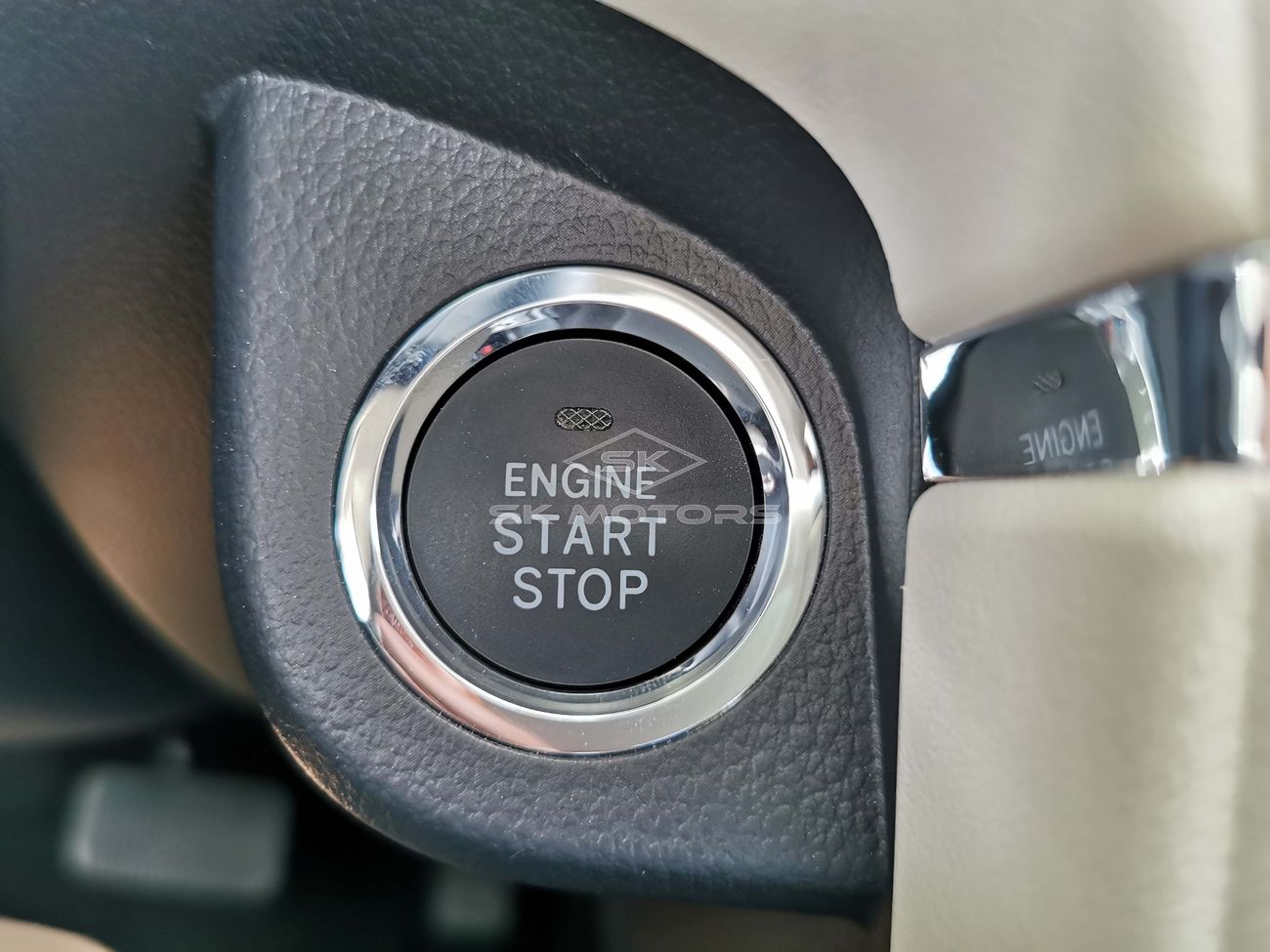 Toyota Rush 1.5L, 17" Rims, Front & Rear A/C, Fabric Seats, Parking Sensor Rear, Xenon Headlight (CODE # TRGC05)