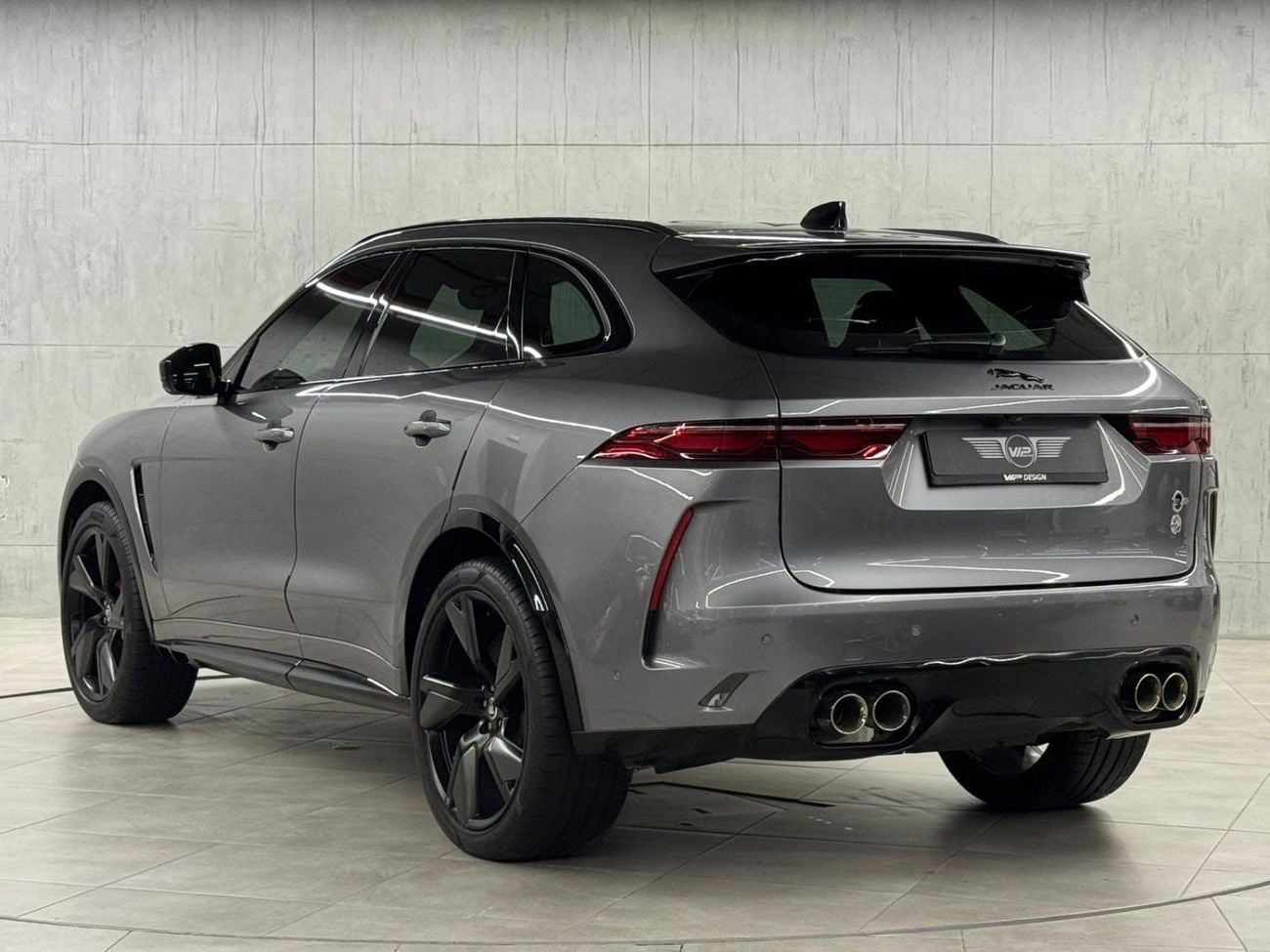 جاكوار F بيس SVR 5.0L