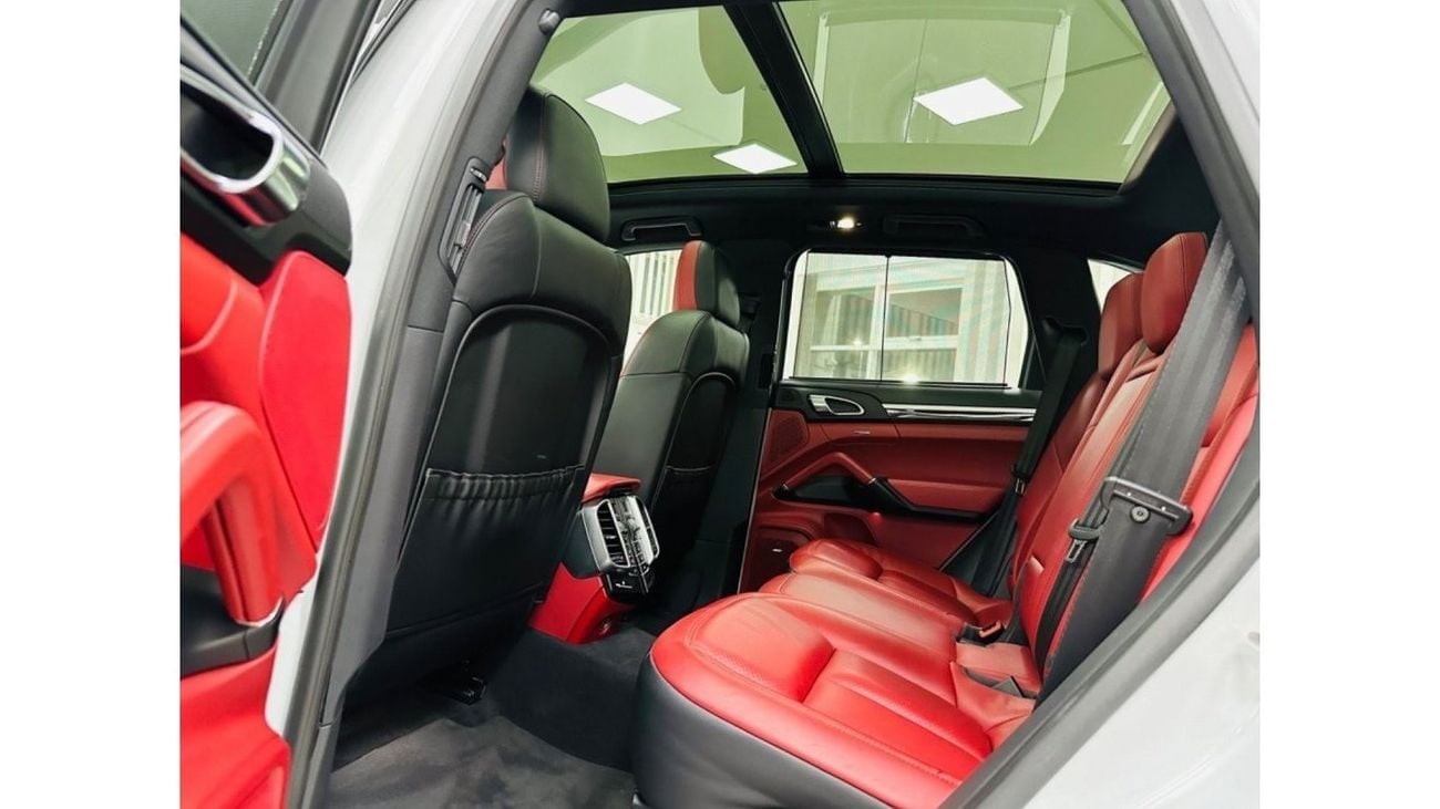 Porsche Cayenne GCC .. FSH .. Warranty … Original Paint .. Top Range