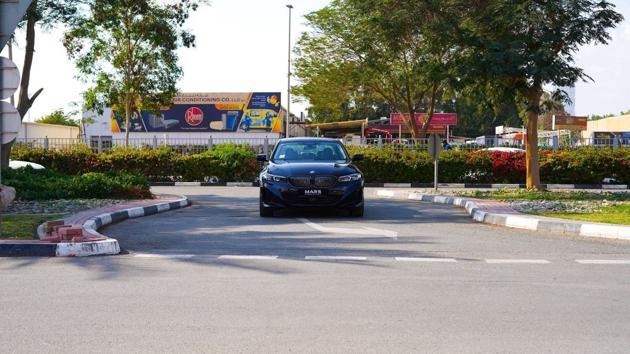 بي أم دبليو i3 2025 BMW i3 eDrive40L Night Sport | 84 kWh | 335 Hp | Range (592 Km) | Warranty & Service