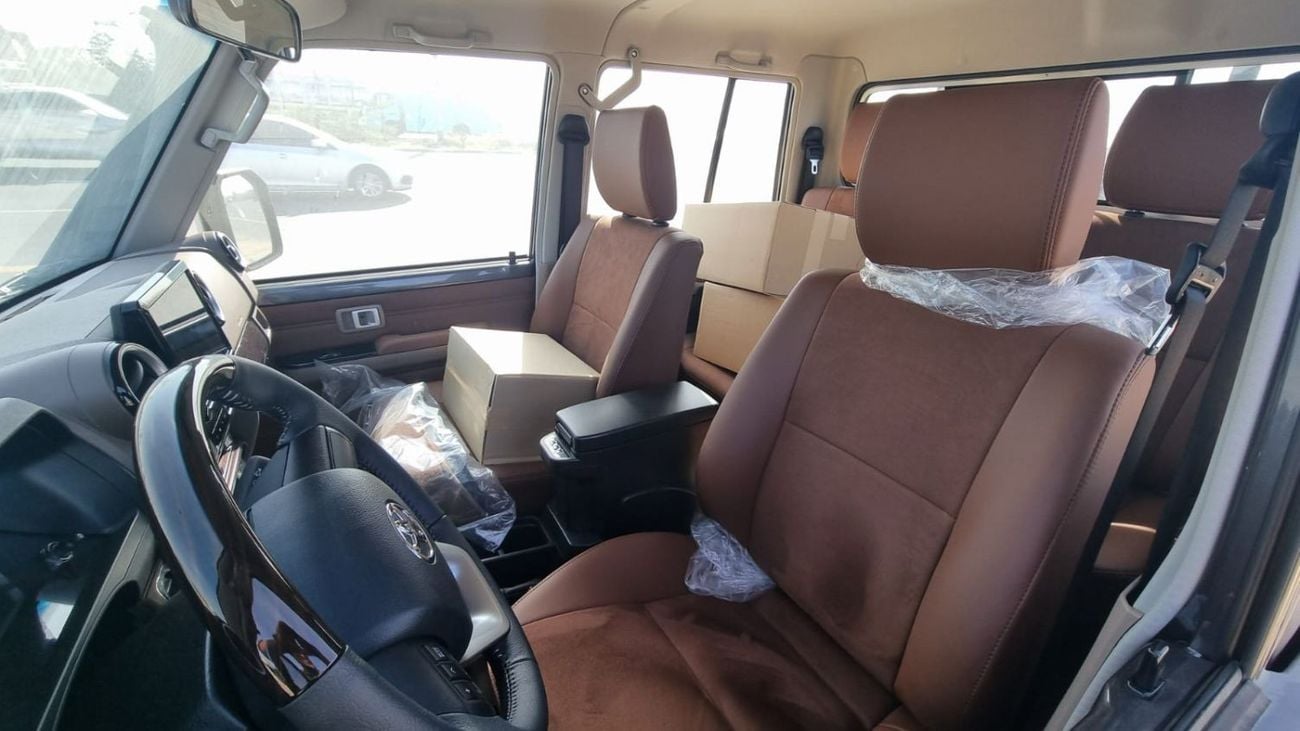 Toyota Land Cruiser Pick Up LC79 DC 2.8L Z Turbo-Diesel AT 2024YM [AVAILABLE IN WHITE & BEIGE COLOR]