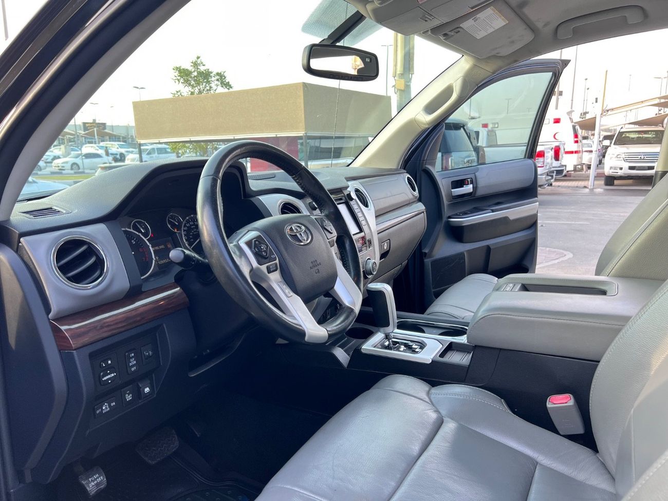 Toyota Tundra Crewmax Limited 5.7L