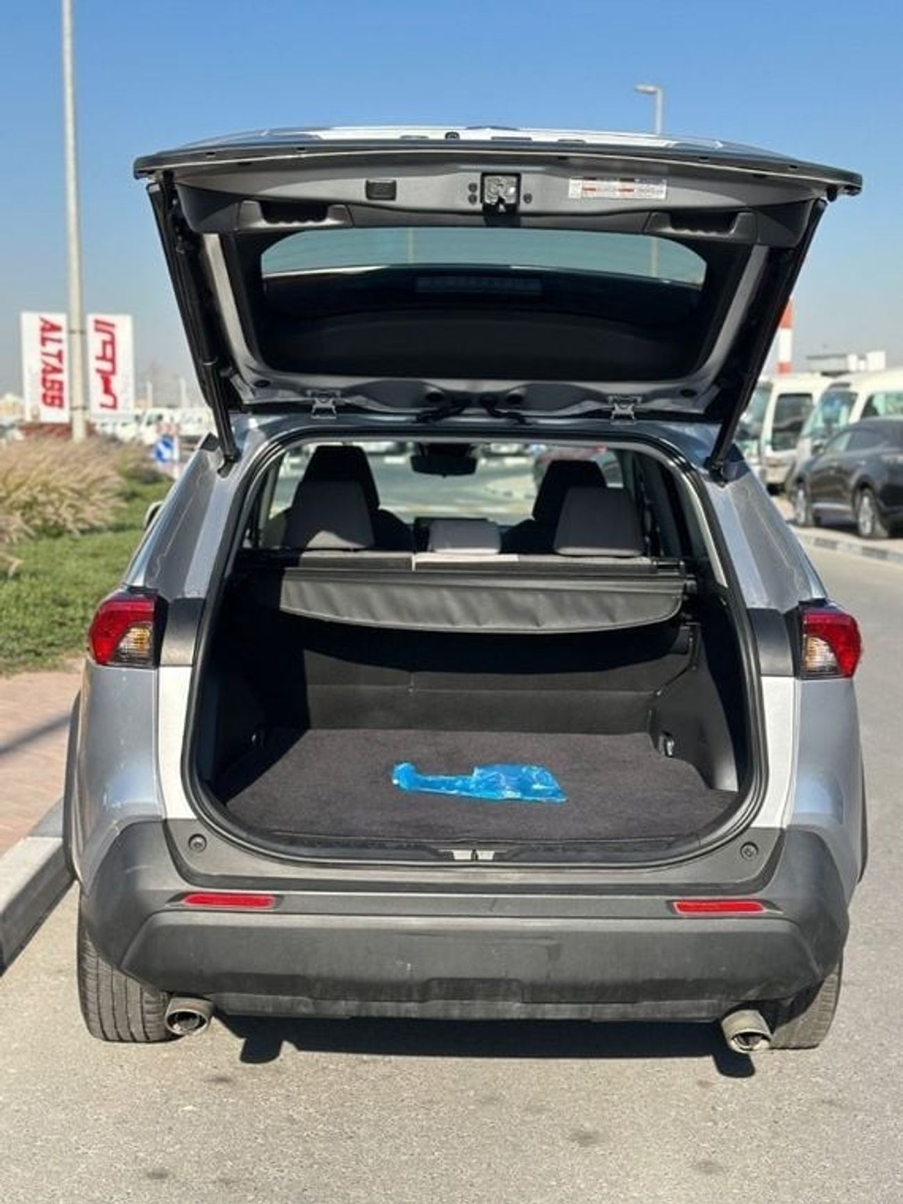 Toyota RAV4 Hybrid XLE 2.5L full option
