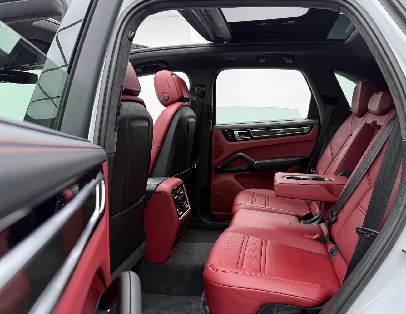 Porsche Cayenne GTS 4.0L (460 HP) 2021 Porsche Cayenne GTS, Warranty, Full Porsche Service History, Excellent Condit