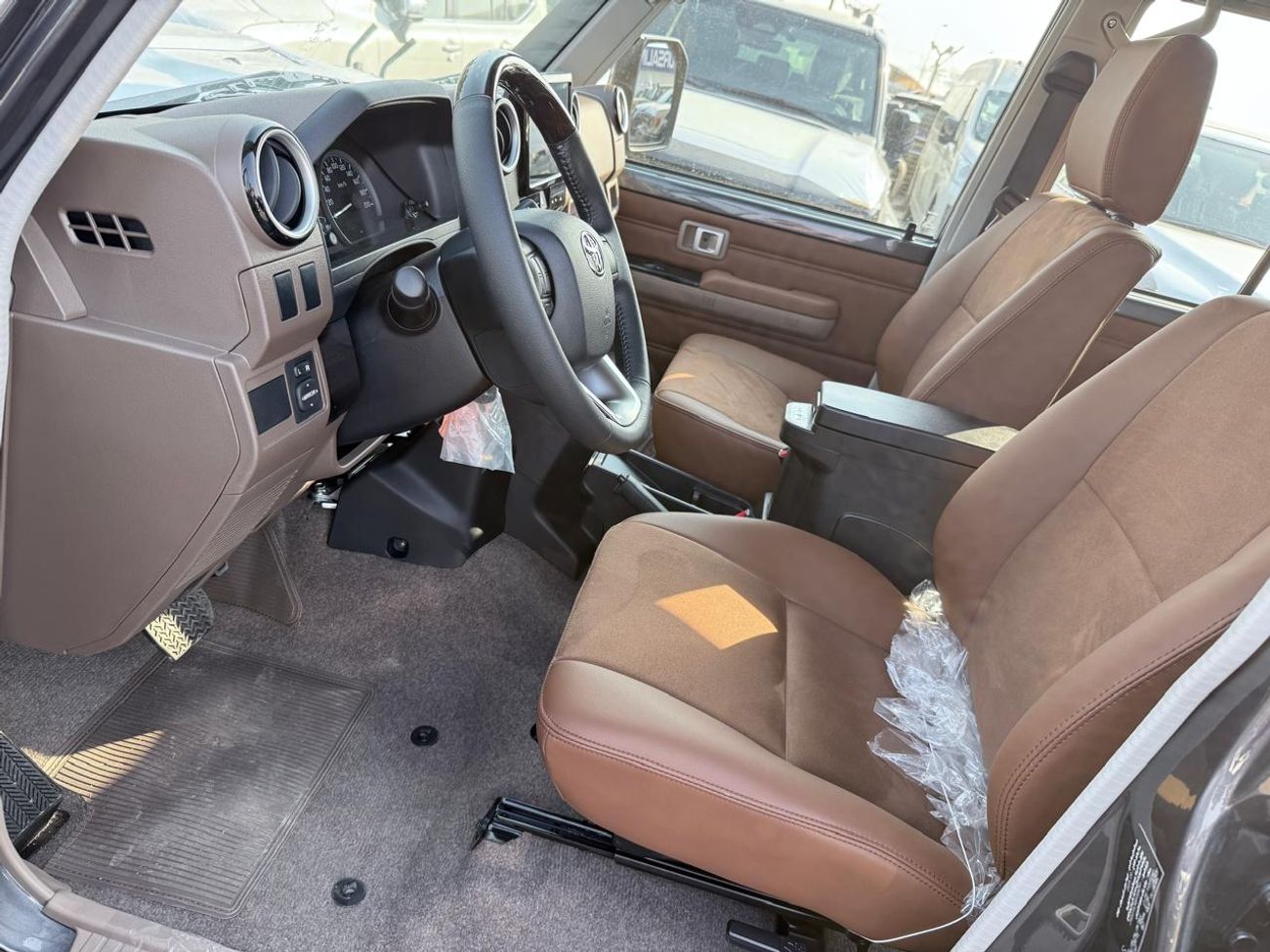 Toyota Land Cruiser 70 Toyota LC76 4.0L Petrol A/T Full Option 2025 (Export Only)