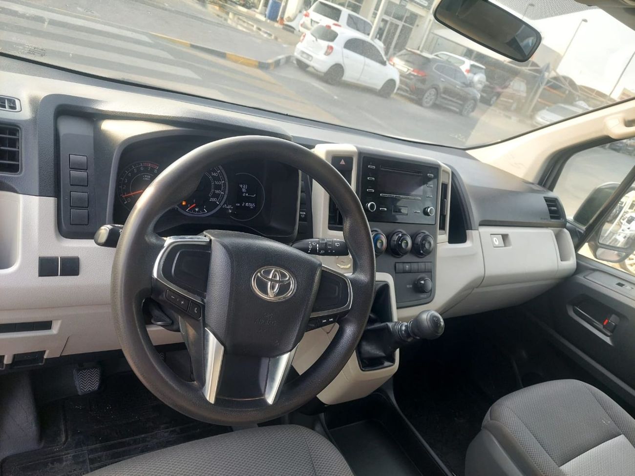 تويوتا هاياس 3.5L  PETROL 13 SEATER MANUAL TRANSMISSION