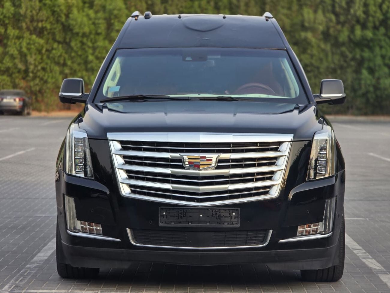 Cadillac Escalade PLATINUM 2018 VIP Edition GCC Specs | 2Keys | VIP seats | TV | Perfect condition