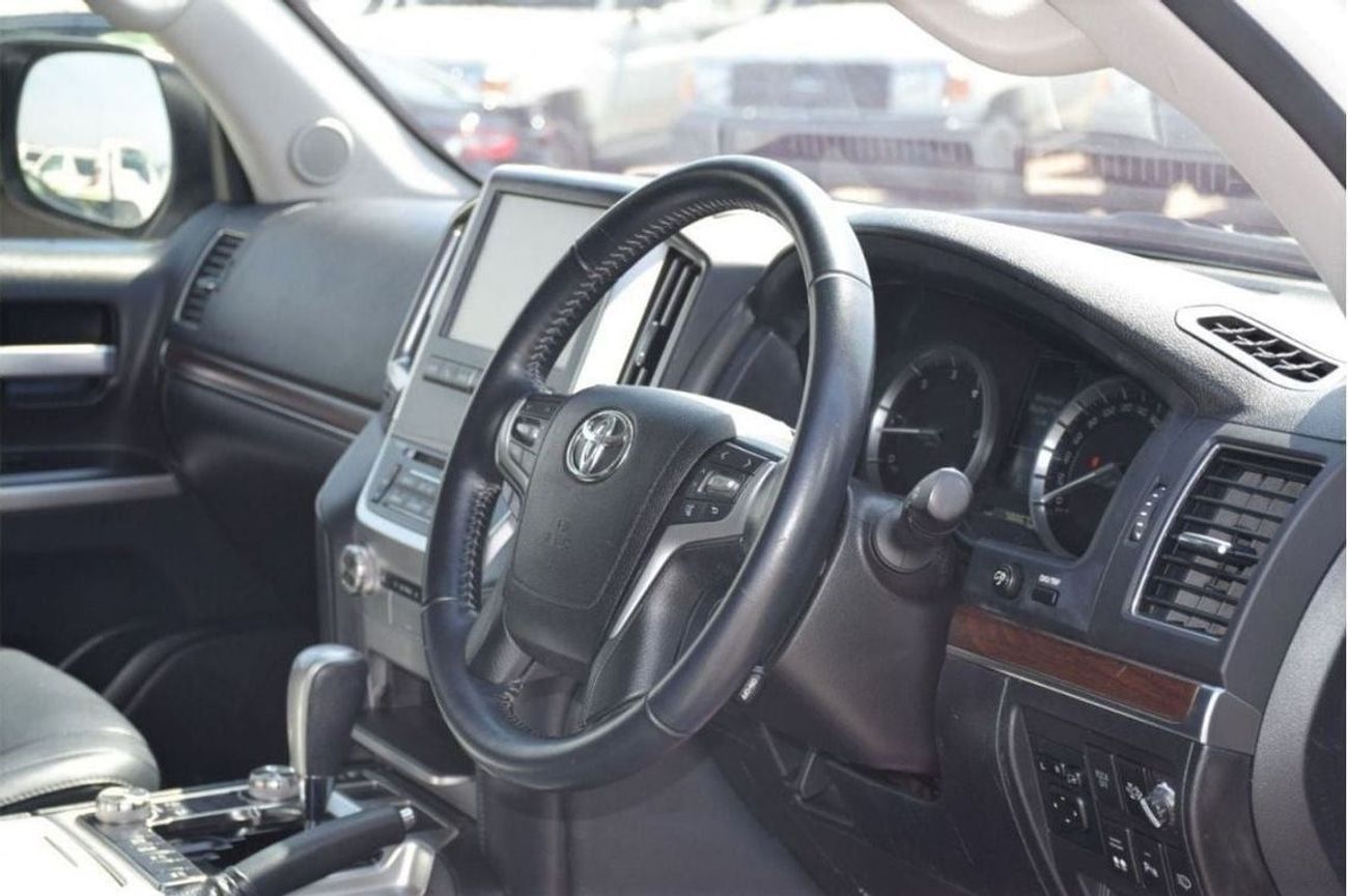 تويوتا لاند كروزر V8 Diesel 4.5L (Right Hand)