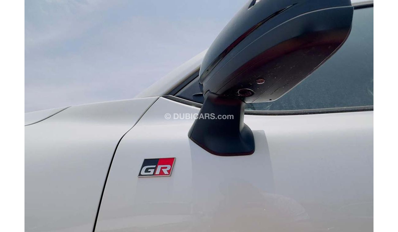 تويوتا لاند كروزر 300 3.3L - DSL - GRS - 5STR -23YM - WHT_BLK - EURO (LOCAL OFFER)