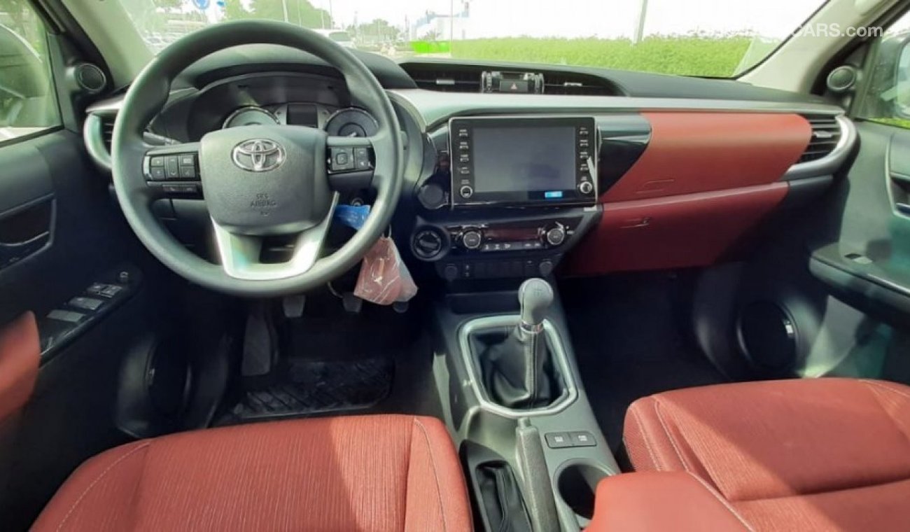 Toyota Hilux SR5 2.4L Diesel 4x4 Double Cab M/T - Rear camera - Full options