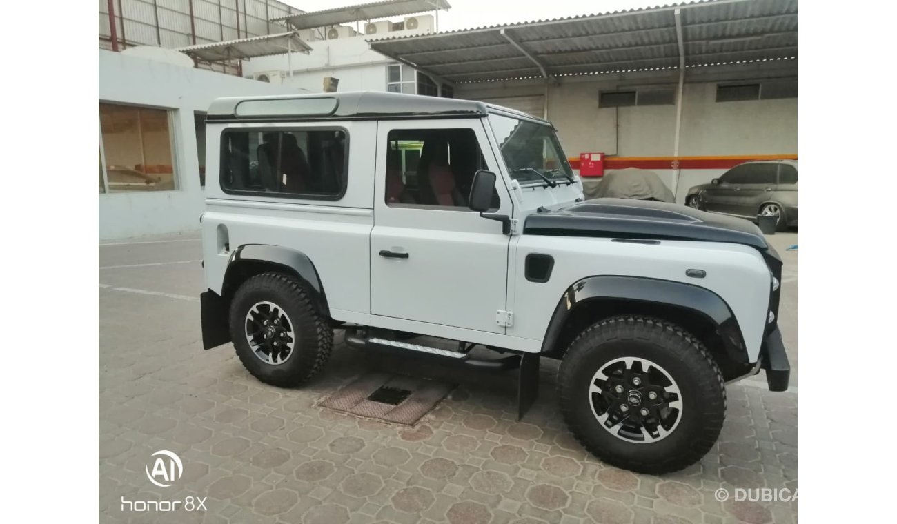 Land Rover Defender 90