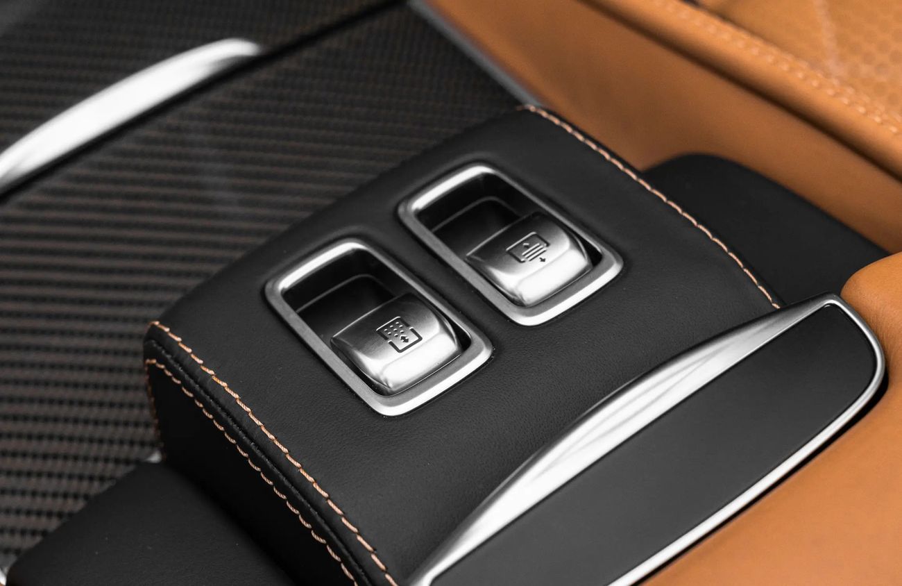 Mercedes Maybach G 650 6.0 L V12 Biturbo Engine