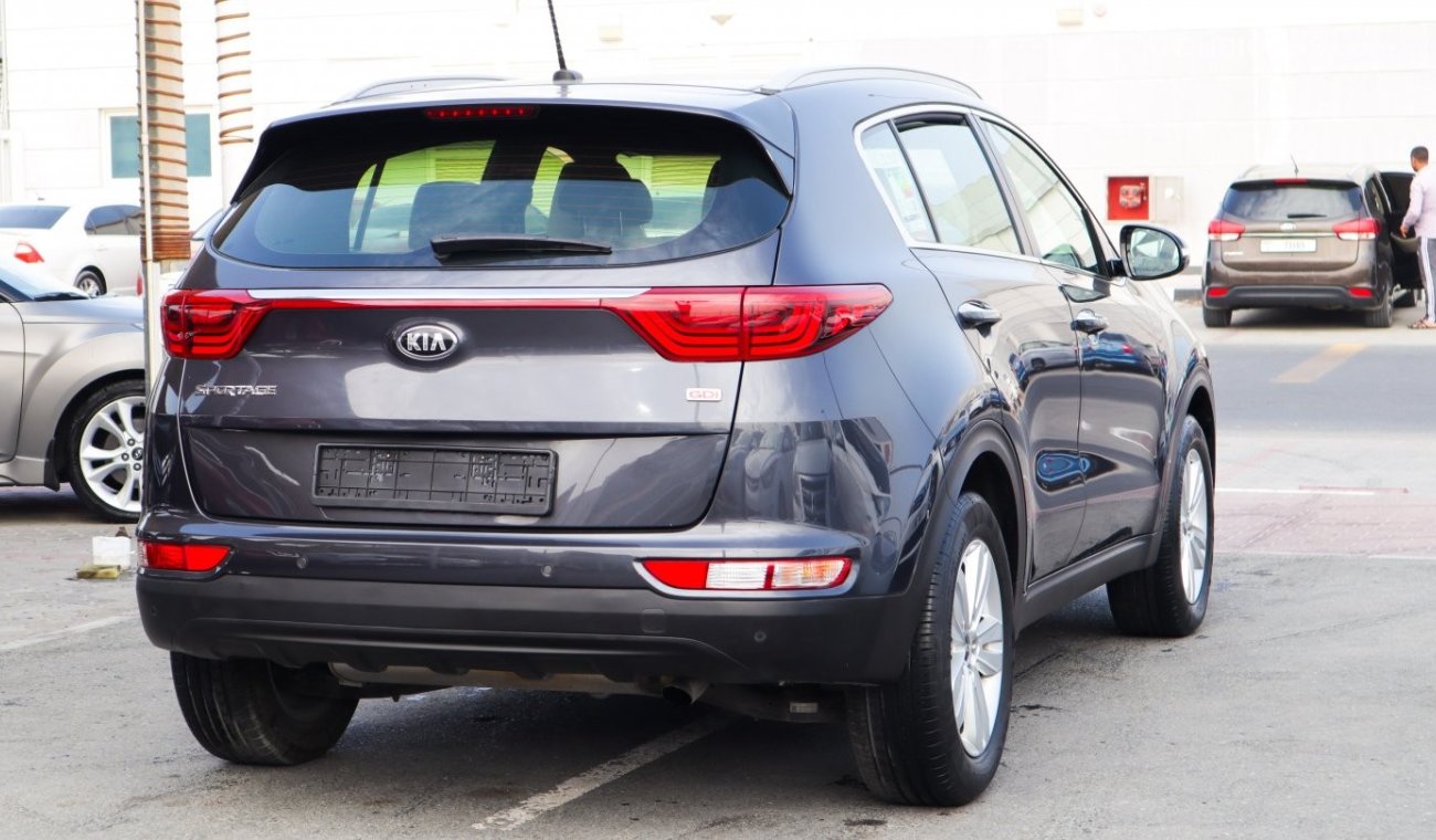 كيا سبورتيج Pre-owned Kia Sportage for sale in Sharjah. Grey/Silver 2018 model, available at Wael Al Azzazi Shar