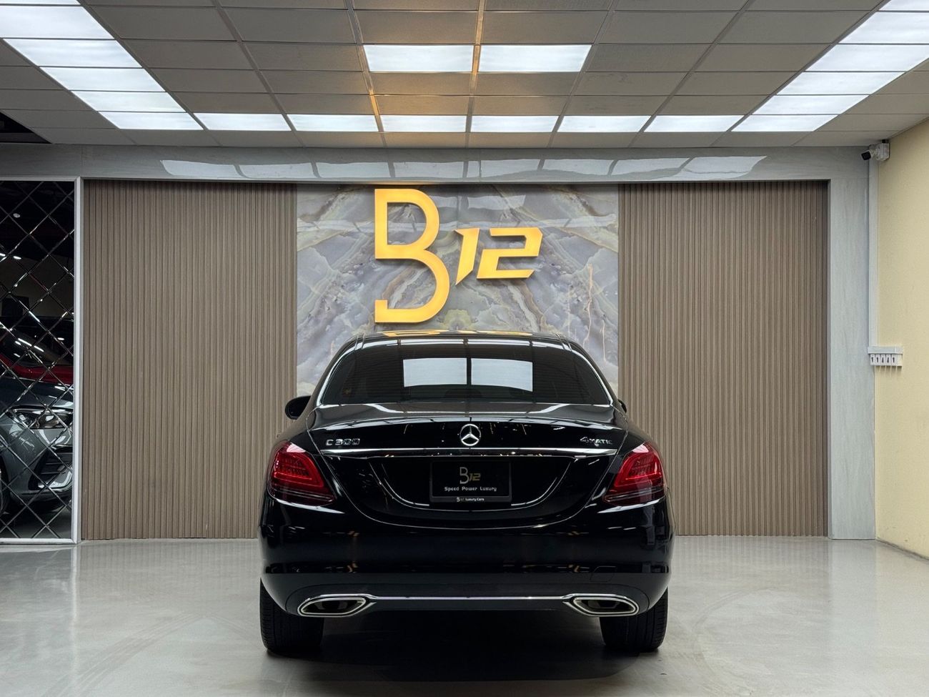 مرسيدس بنز C 300 Std 2.0L (241 HP)