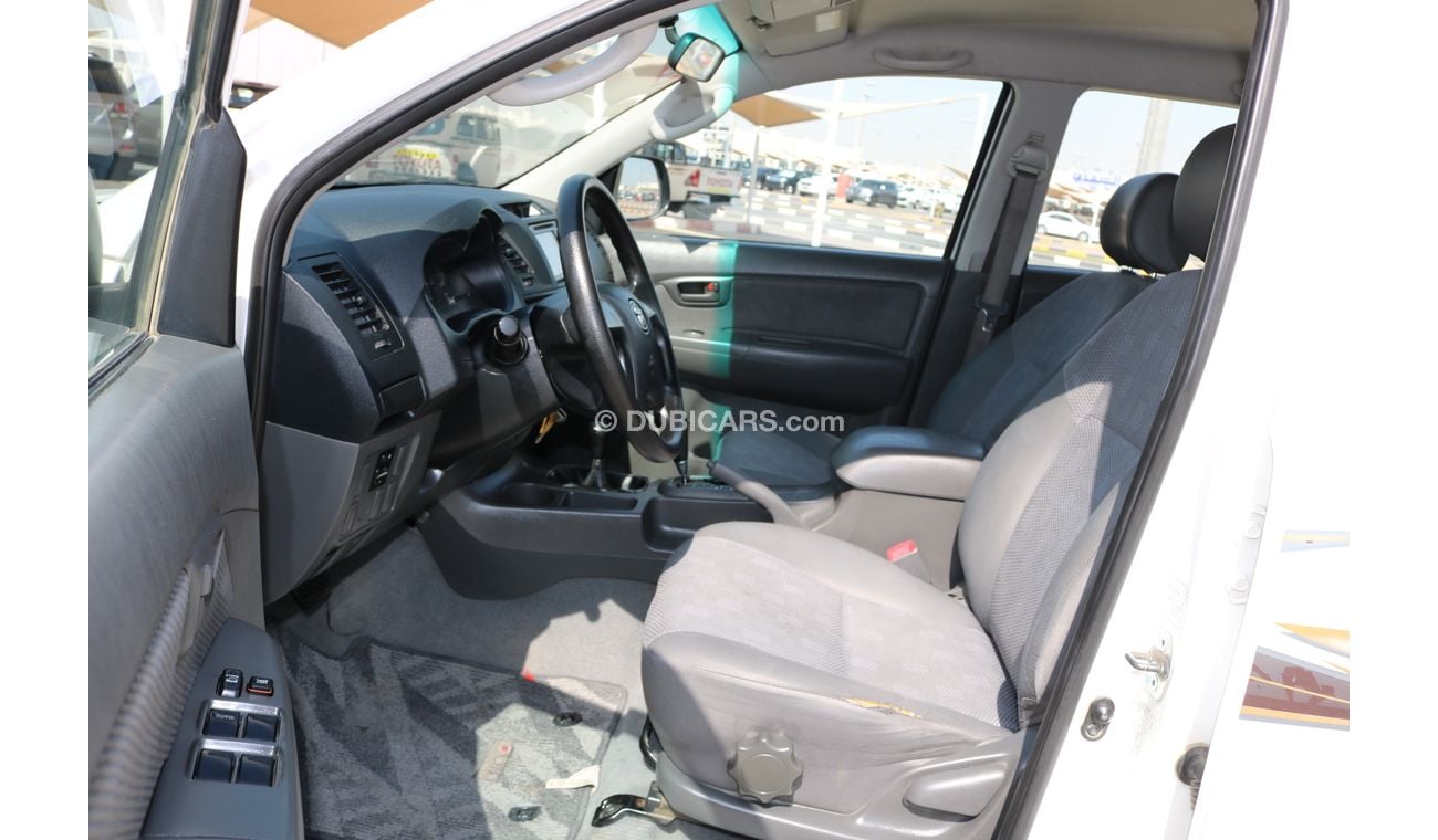 Toyota Hilux DUAL CABIN 4X4 FULLY AUTOMATIC PICKUP TRUCK