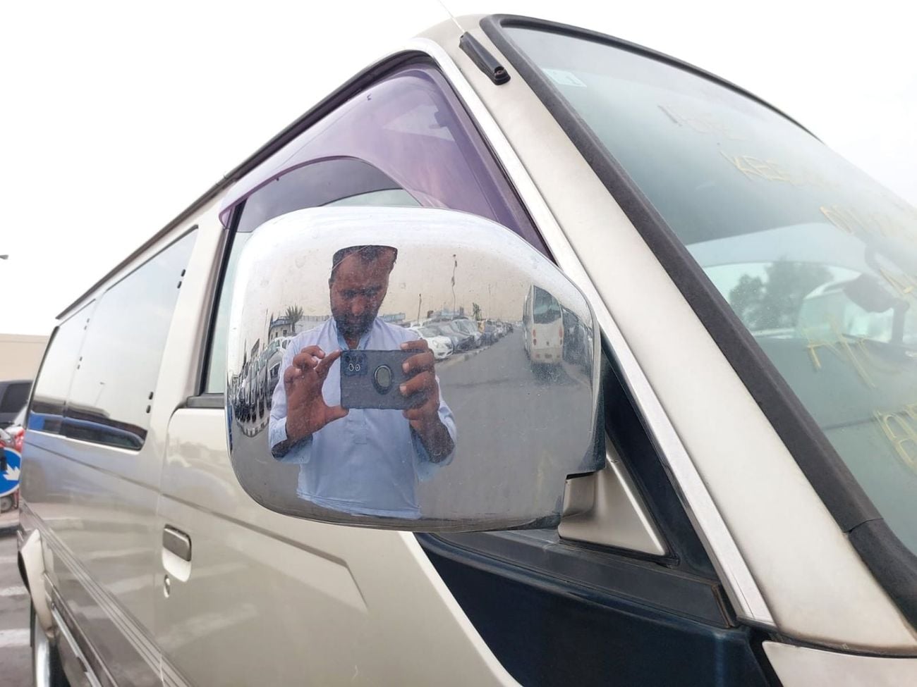 Nissan Caravan (RAMADAN OFFER) NISSAN CARAVAN VAN RHD 1997 MODEL 3.0 L DIESEL AUTOMATIC(PM76083)