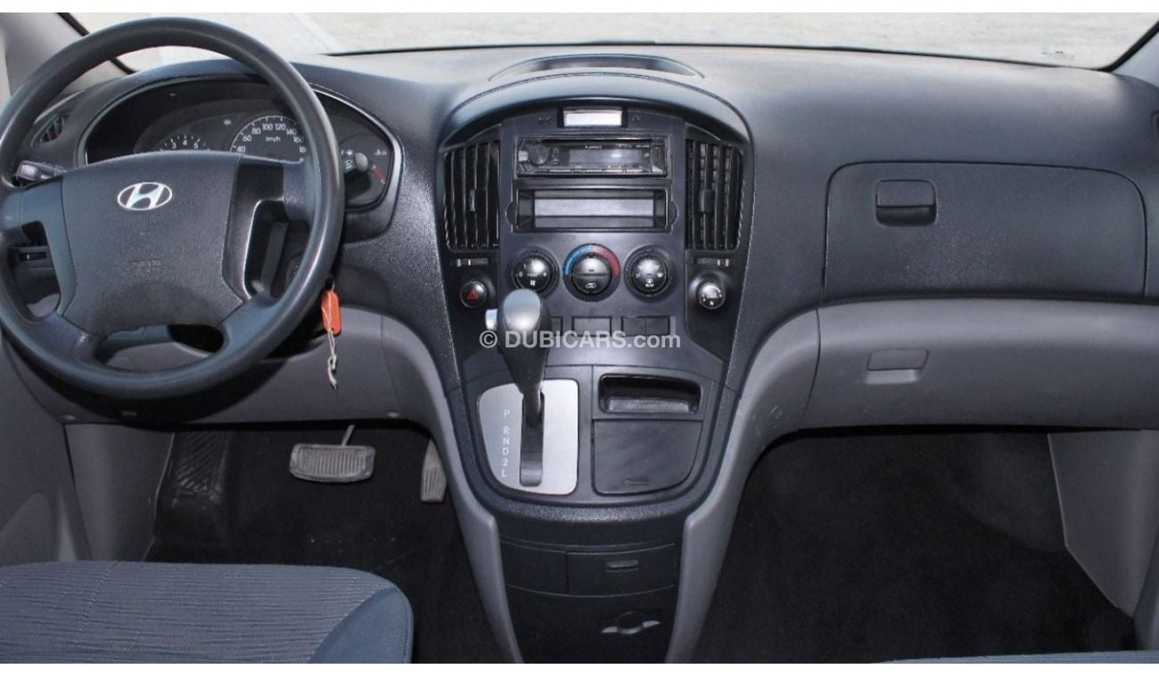 Hyundai H-1 Std Std Hyundai H1 2015 GCC in excellent condition without accidents