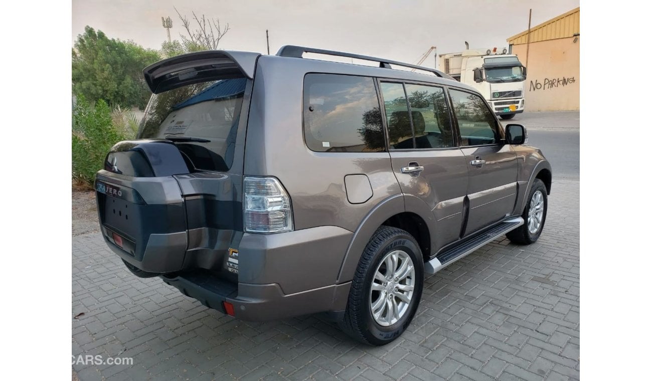 Mitsubishi Pajero Clean car full option